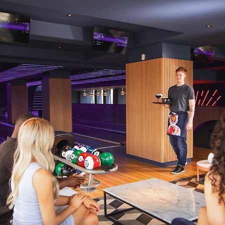 Yotel Glasgow Exterior foto Bowling alley in Las Vegas