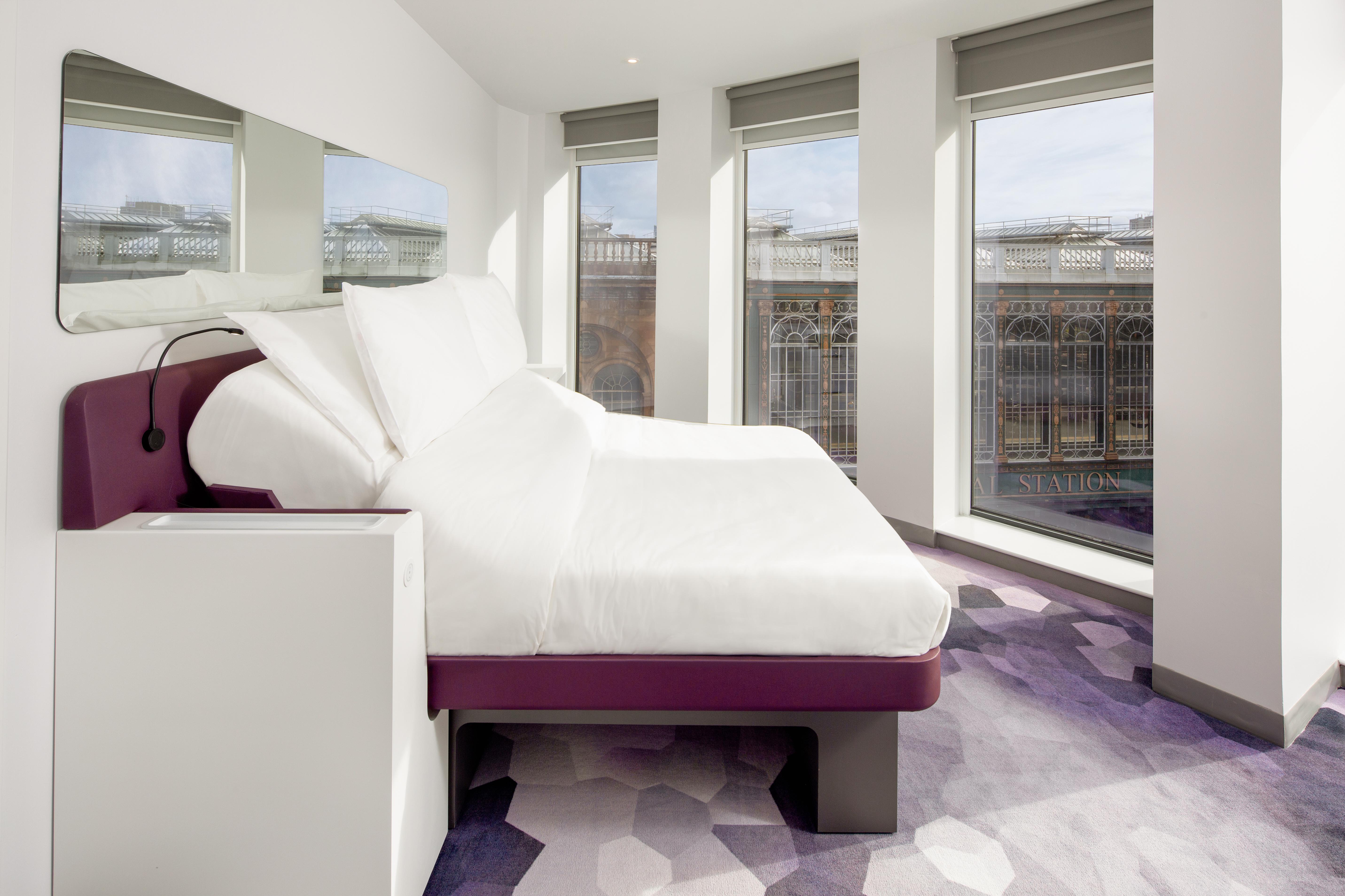 Yotel Glasgow Exterior foto The room of the hotel